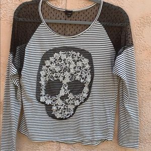 Long sleeve skull shirt with lace detail